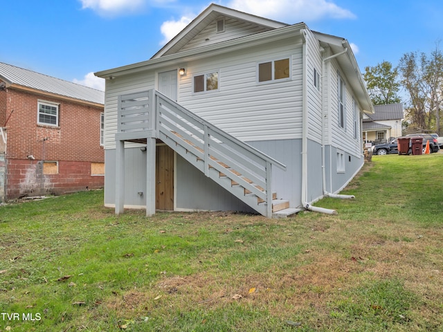rear view of house featuring a yard