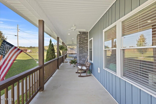 view of patio with ceiling fan and covered porch