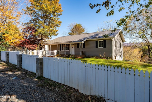 ranch-style house with covered porch