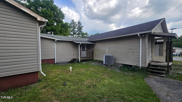 10 Powell Valley Rd, Big Stone Gap, VA 24219 - rear view of house with a yard