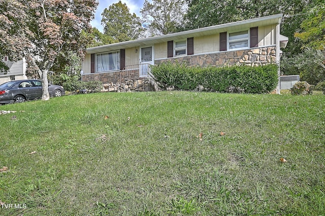 single story home featuring a front yard