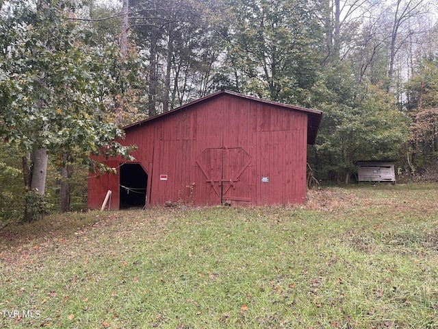 view of outdoor structure with an outdoor structure