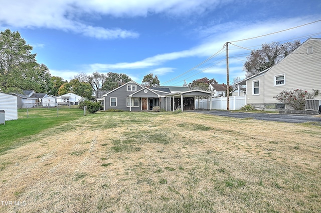 view of front of home featuring a front yard