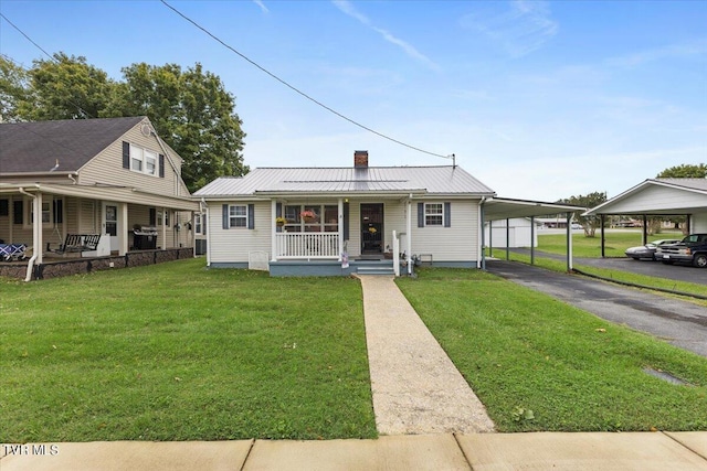 view of front facade featuring covered porch, a carport, and a front lawn