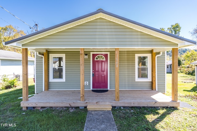 bungalow-style house featuring a front yard and covered porch