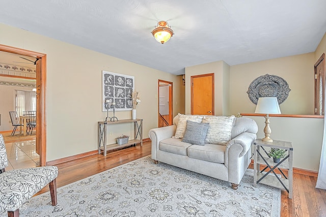 living area featuring light wood-type flooring and baseboards