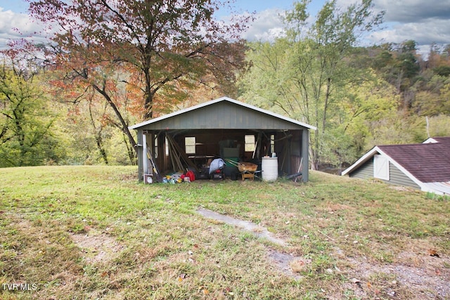 exterior space featuring a yard