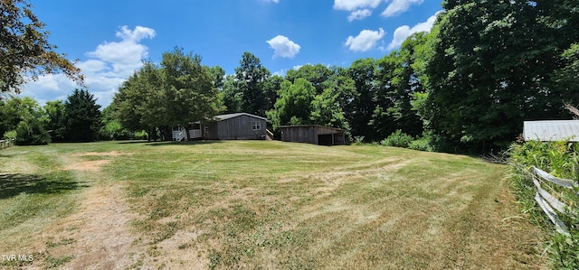 view of yard with an outdoor structure