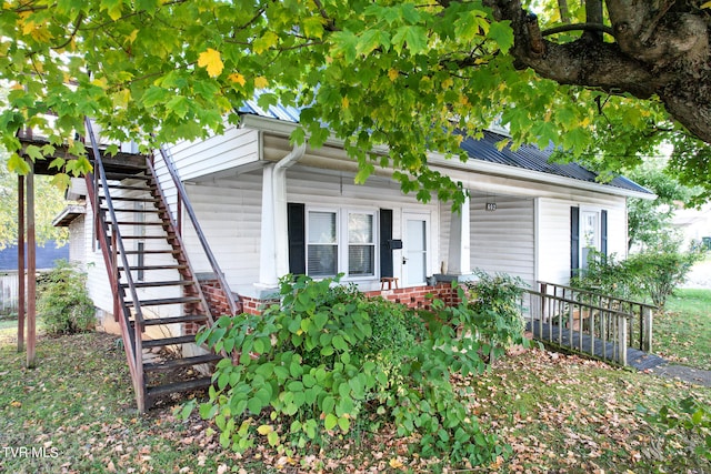 view of front facade with covered porch