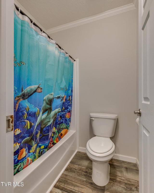 bathroom with ornamental molding, shower / bath combo with shower curtain, wood-type flooring, and toilet