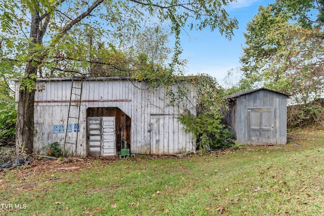 view of outbuilding featuring a lawn