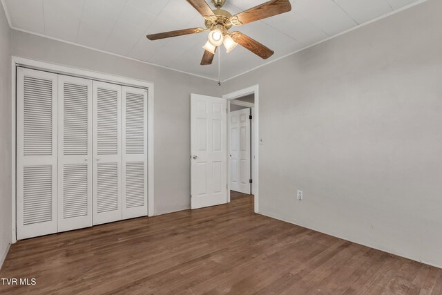 unfurnished bedroom with a closet, hardwood / wood-style floors, and ceiling fan