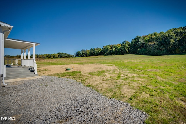 view of yard featuring a rural view