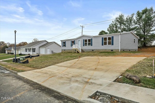 manufactured / mobile home with a front lawn