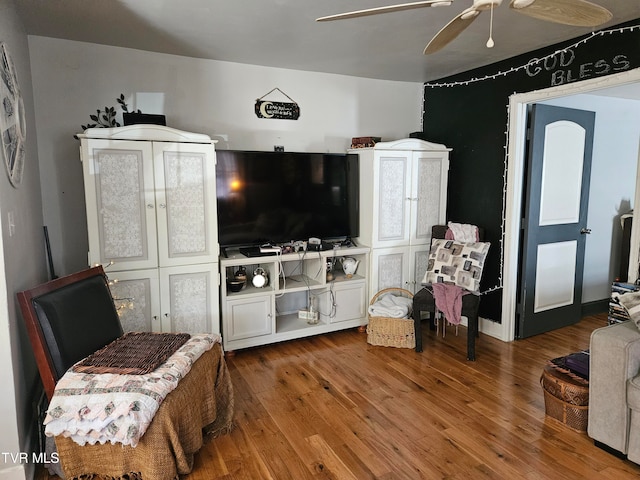 living room featuring hardwood / wood-style flooring and ceiling fan