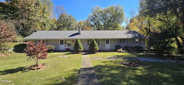 713 Woodhaven Dr, Johnson City, TN 37604 - ranch-style home featuring a chimney and a front yard