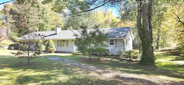 ranch-style home featuring a front yard