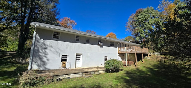 back of house featuring a yard