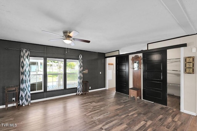 foyer entrance with dark wood-type flooring and ceiling fan