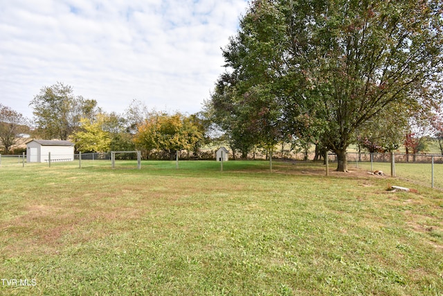 view of yard with an outdoor structure