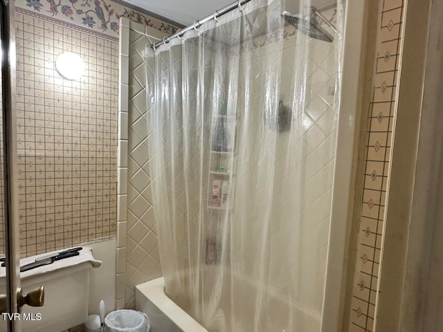 bathroom featuring shower / tub combo