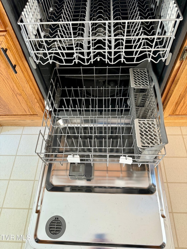 room details featuring dishwashing machine