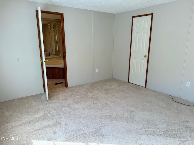 4527 Dorchester Rd, Norton, VA 24273 - unfurnished bedroom featuring carpet flooring, connected bathroom, and a textured ceiling
