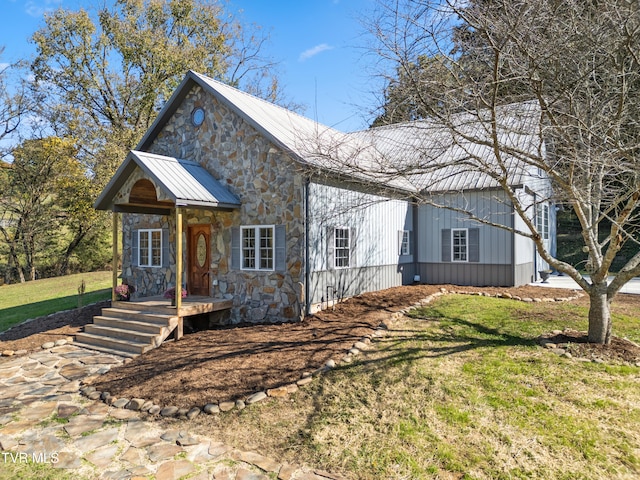 view of front of property with a front lawn