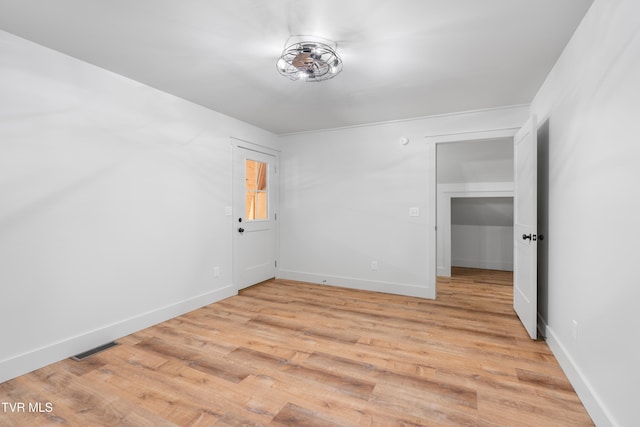 unfurnished room featuring light hardwood / wood-style flooring