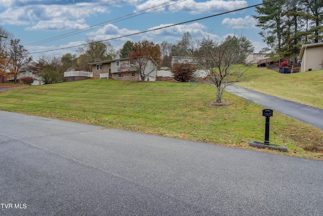 view of front of property with a front lawn