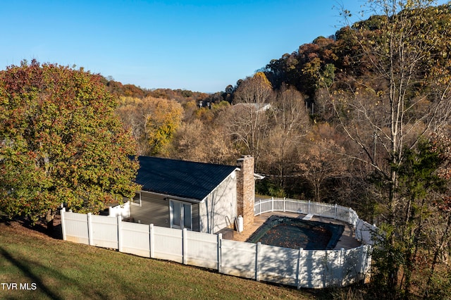 view of side of property featuring a fenced in pool