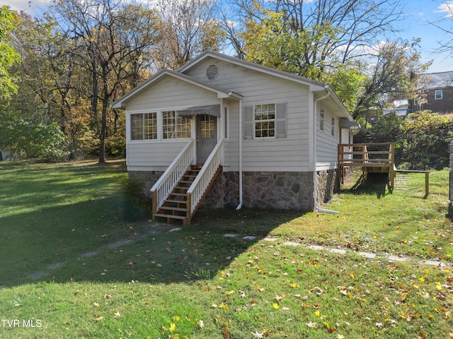 view of front of property with a front lawn