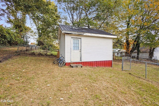 view of outdoor structure featuring a yard