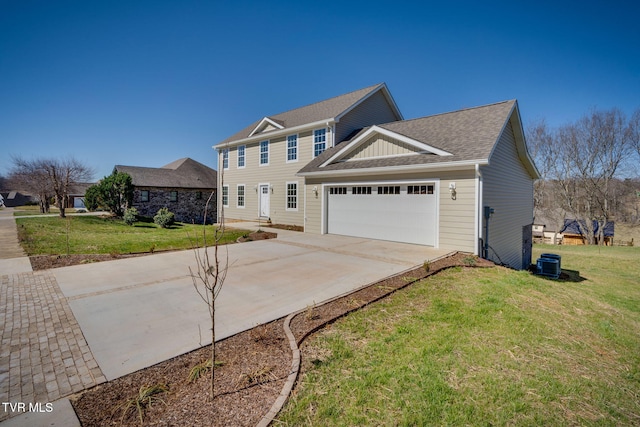 view of front facade featuring driveway, an attached garage, and a front yard