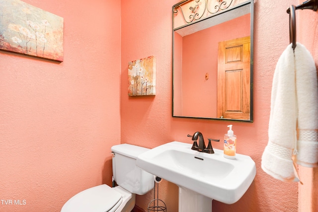 bathroom featuring toilet and sink