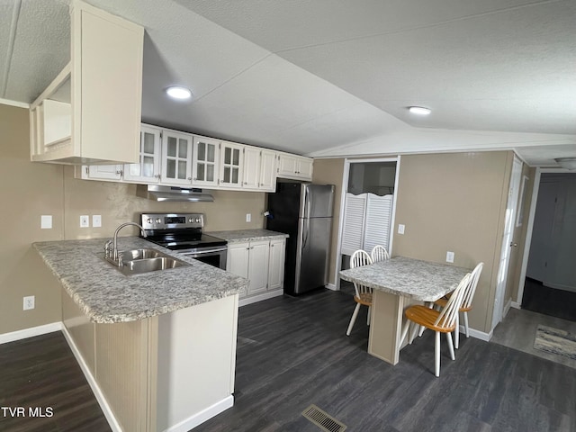 kitchen featuring sink, a breakfast bar, white cabinets, vaulted ceiling, and appliances with stainless steel finishes