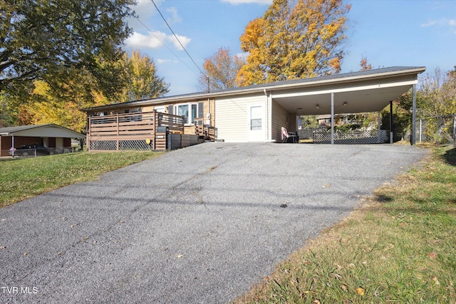 view of front facade featuring a front yard