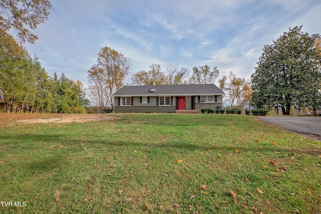 ranch-style home with a front yard