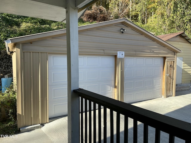 view of detached garage