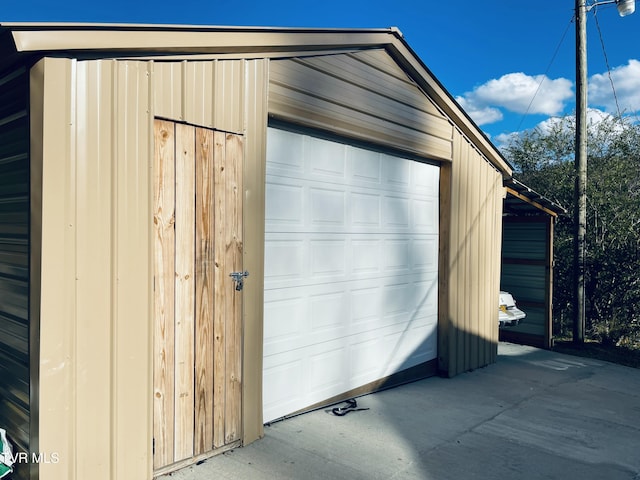 detached garage with driveway