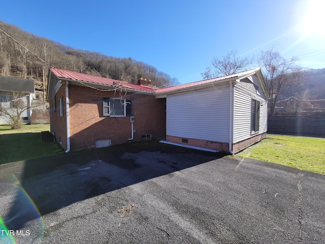 view of front of house featuring a front yard