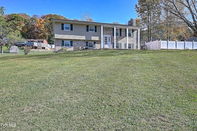 bi-level home featuring a front yard