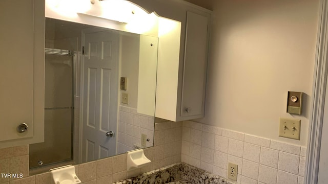 bathroom featuring backsplash