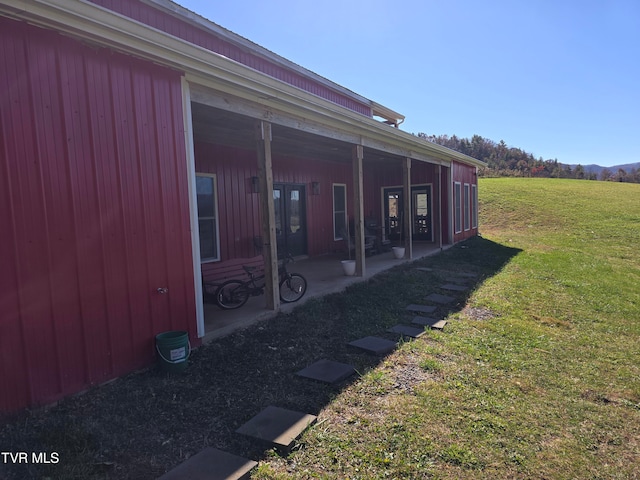 view of yard with a patio