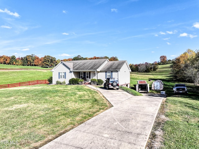 view of front of house featuring a front lawn