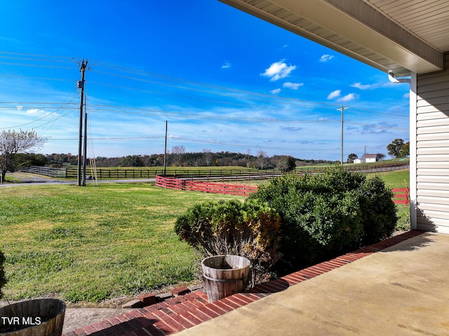 view of yard featuring a patio area