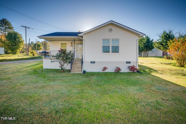 view of front of home featuring a porch and a front yard