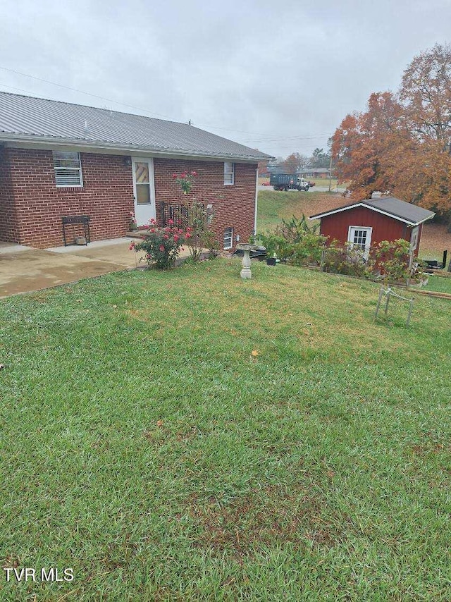 view of yard with a patio area