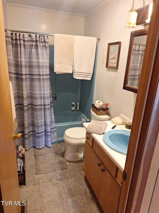 full bathroom featuring vanity, toilet, and shower / tub combo with curtain