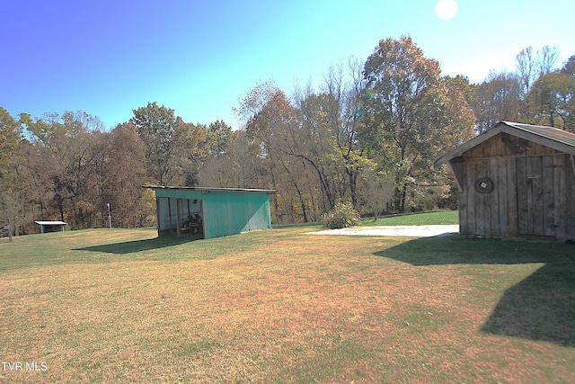939 Muddy Creek Rd, Piney Flats, TN 37686 - view of grassy yard with a storage shed